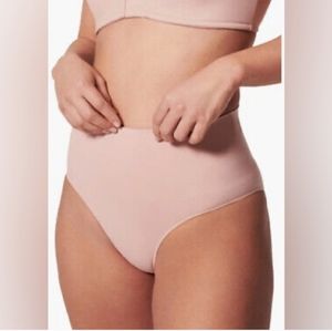 Spanx,NWT,Everyday Shaping Panties, Large, Vintage Rose (pale pink)